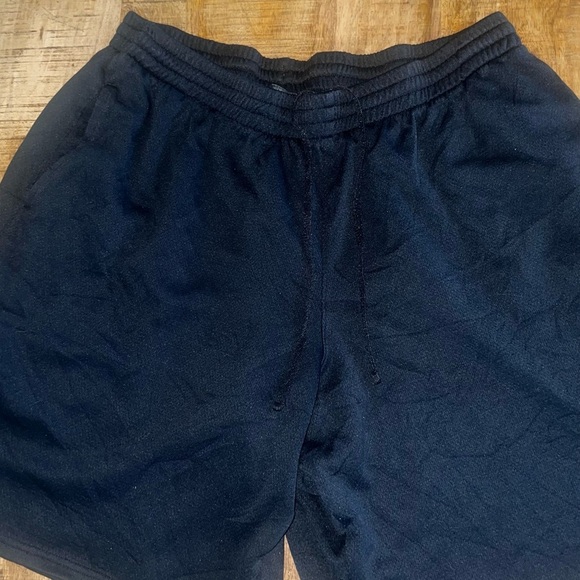 Under Armour Men's Black Shorts - Picture 2 of 3